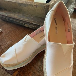 Tom’s Alpargata Platform Rope Canvas Shoes, Size 11W, White/Rainbow Stripe Sides